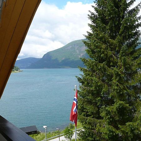 Panorama Fjord Olden Apartment Exterior foto