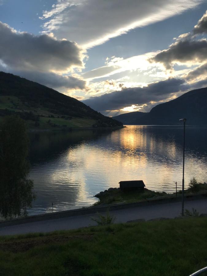 Panorama Fjord Olden Apartment Exterior foto