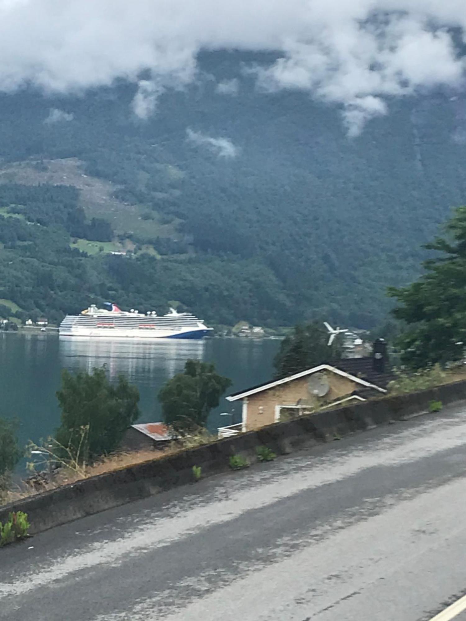 Panorama Fjord Olden Apartment Exterior foto
